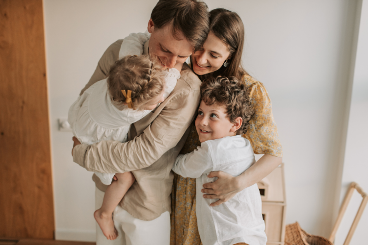Familie_kuschelt