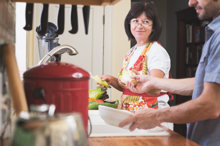 Frau_kocht_mit_Mann