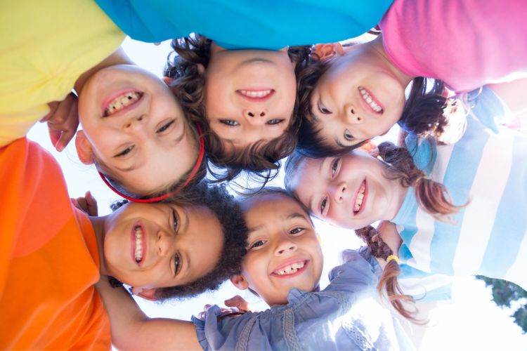 Kindergruppe_bei_Sonnenschein